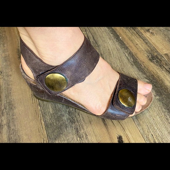 Taos 3209 Carousel Brown Wedge Leather Sandal US 8 - Picture 3 of 4